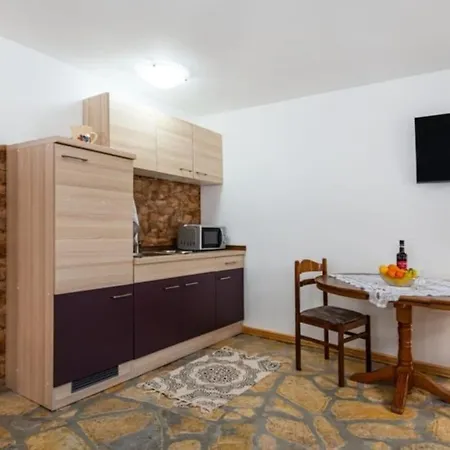 Guest house Rustic Retreat In