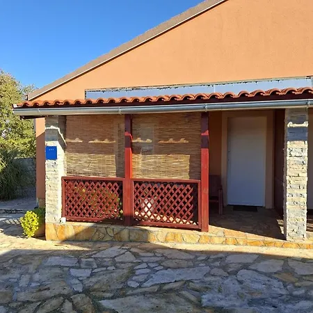 Rustic Retreat In 3*