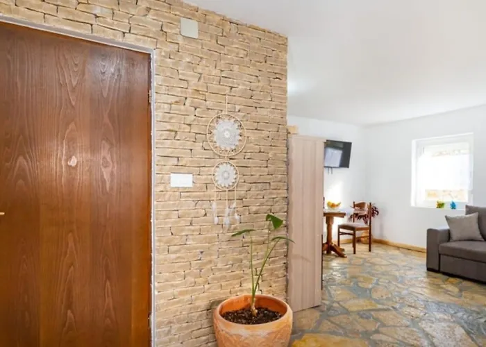 Gostinjska kuća Rustic Retreat In 3*